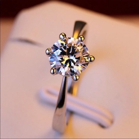 Solitaire Engagement Ring 3 Ct Round Cut Cubic Zirconia - Picture 4 of 6